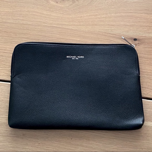 Michael Kors Handbags - Michael Kors clutch